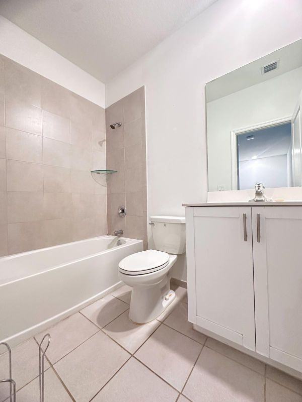 20921 Ne 2nd Pl - Photo 4 of 4