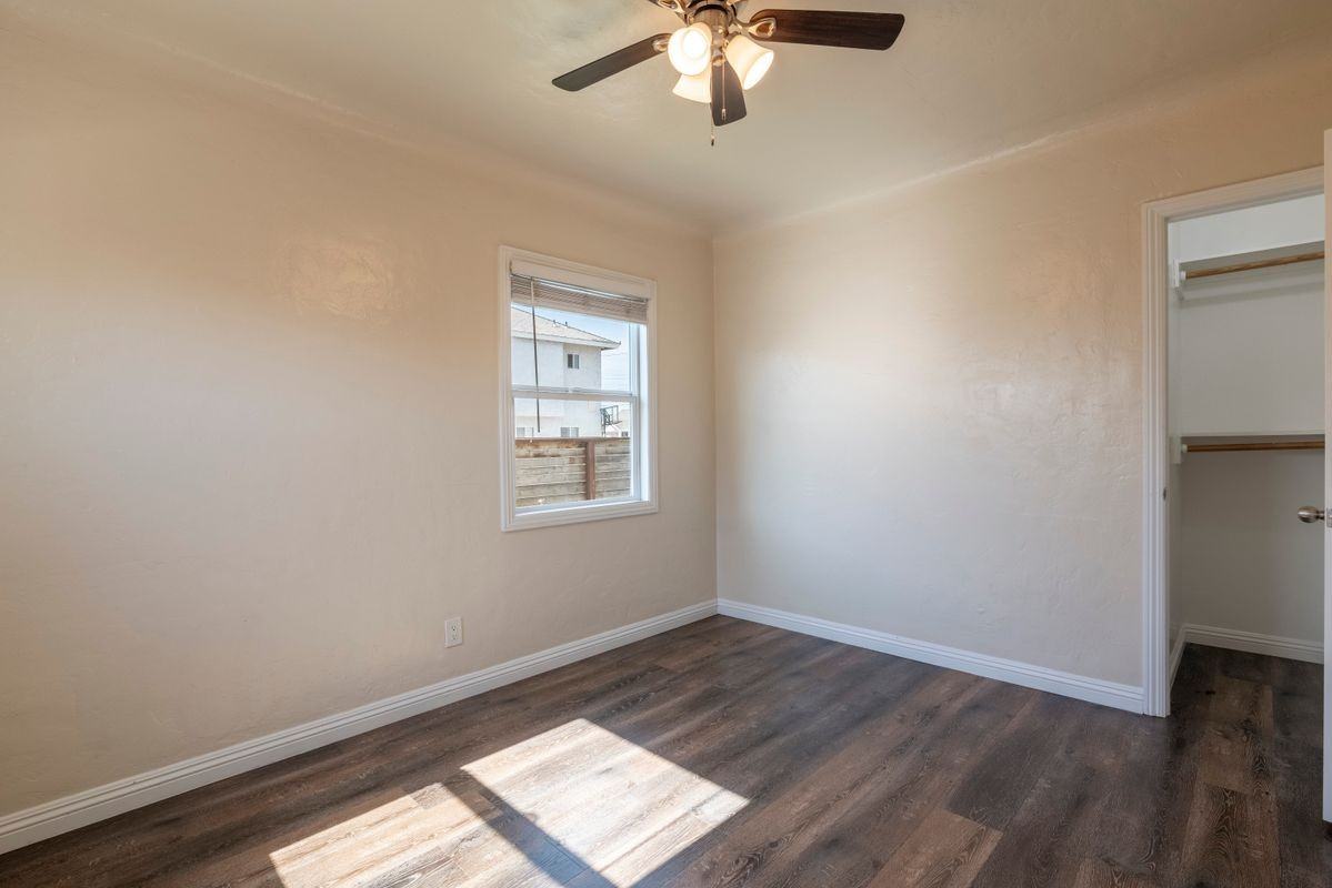 9048 1/2 Cedar St - Photo 5 of 6