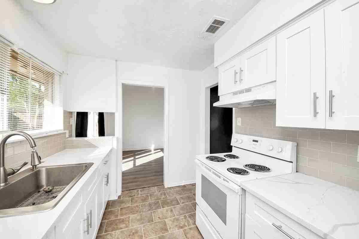 4519 Reynaldo Dr - Photo 3 of 21