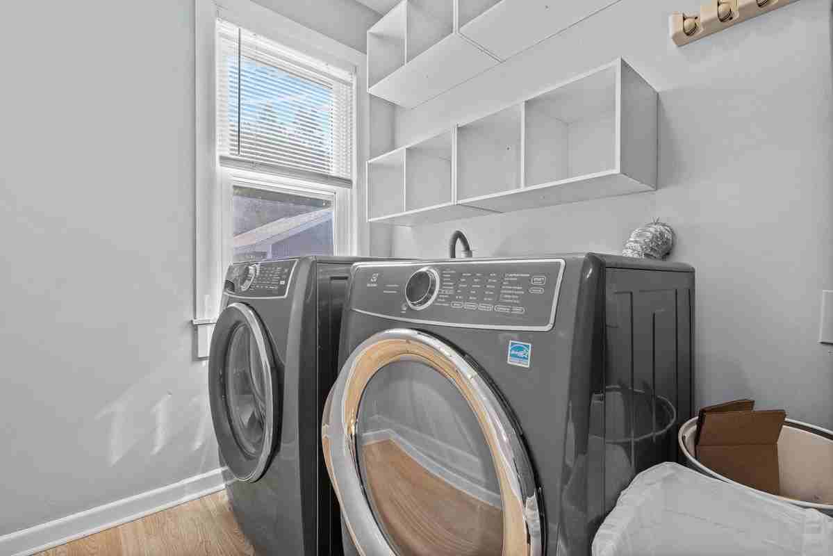 1025 W 8th St - Photo 6 of 12