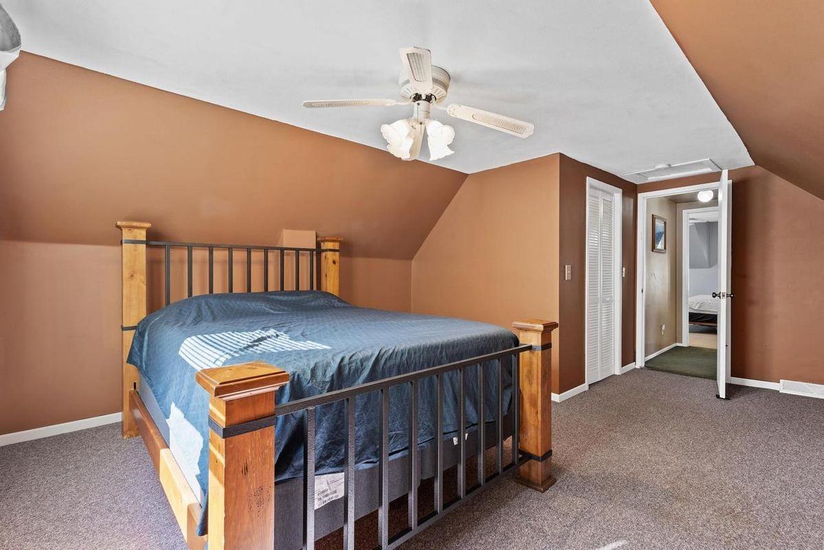 1025 W 8th St - Photo 7 of 12