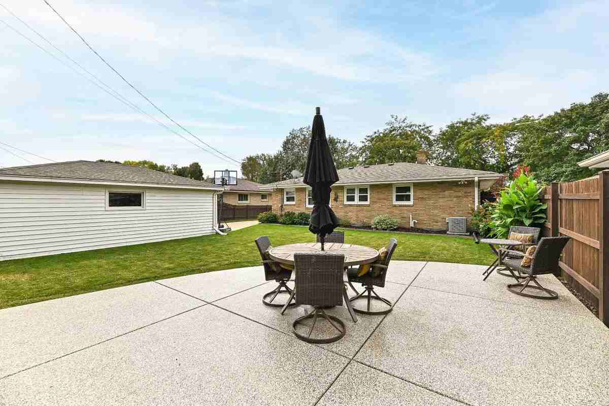 1208 Montclair Dr - Photo 5 of 13