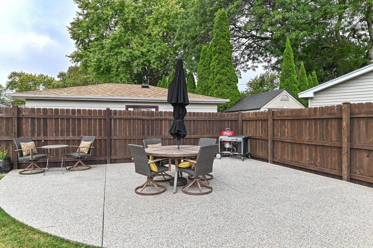 1208 Montclair Dr - Photo 6 of 13