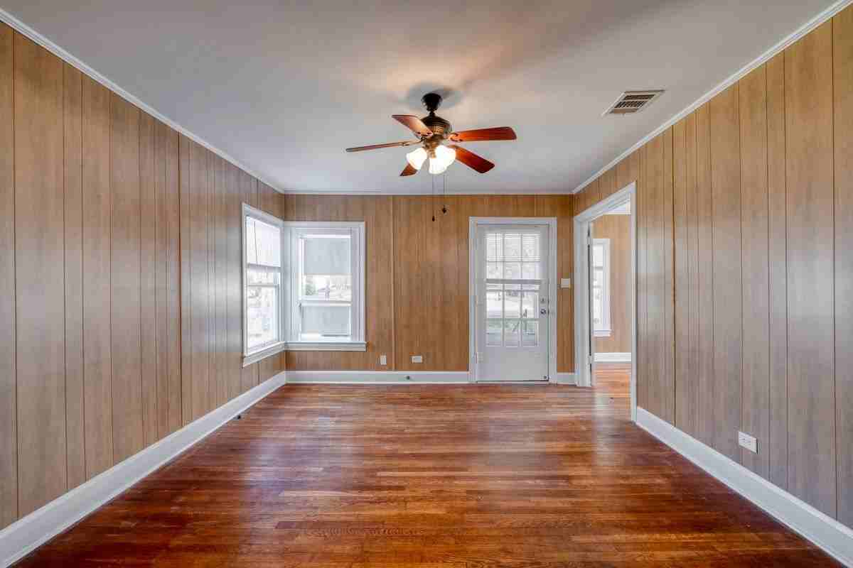 710 N Avenue H - Photo 3 of 25