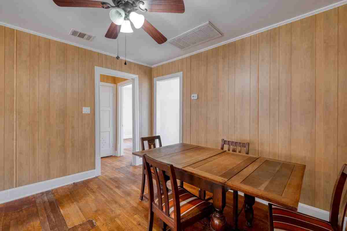 710 N Avenue H - Photo 5 of 25