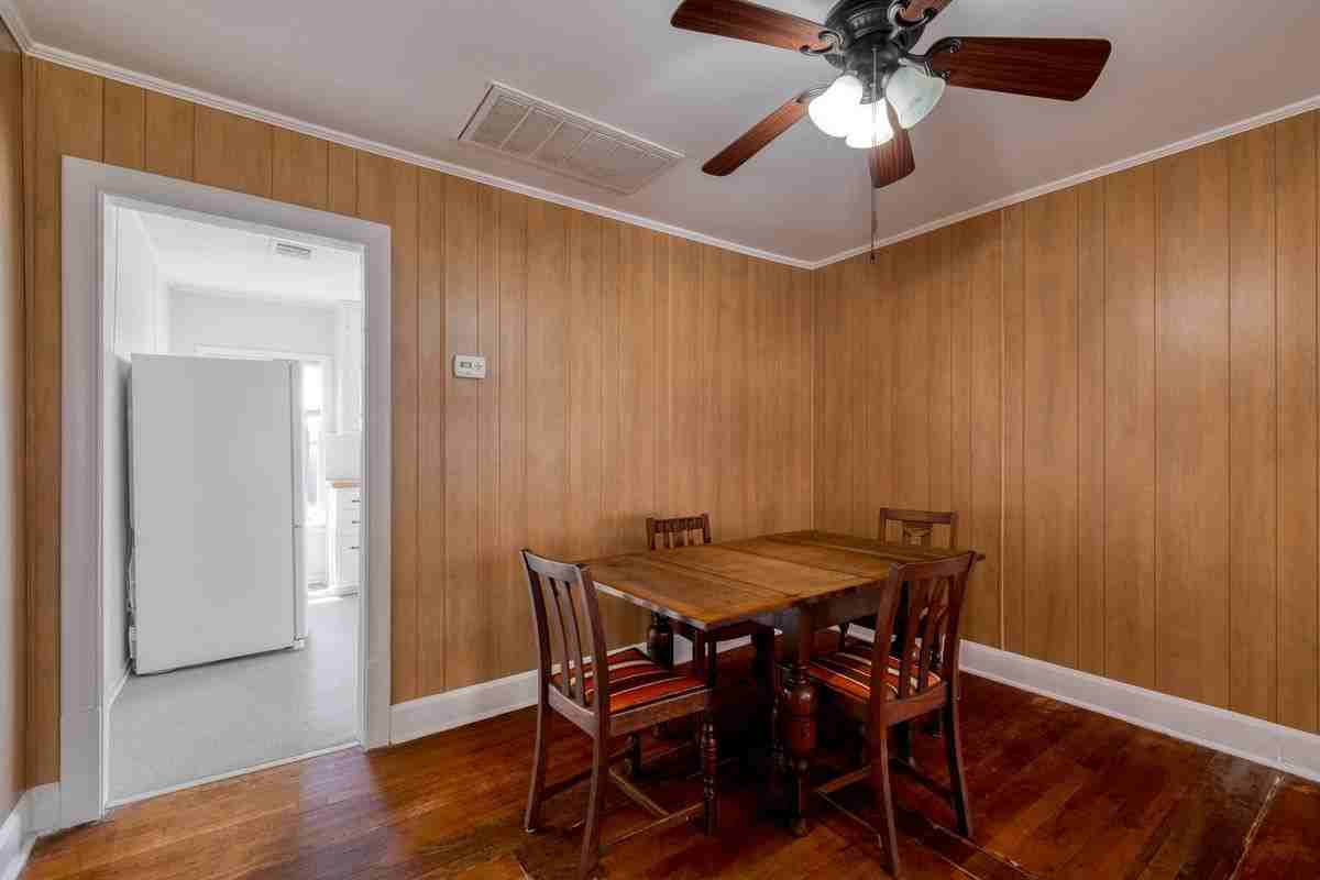 710 N Avenue H - Photo 6 of 25