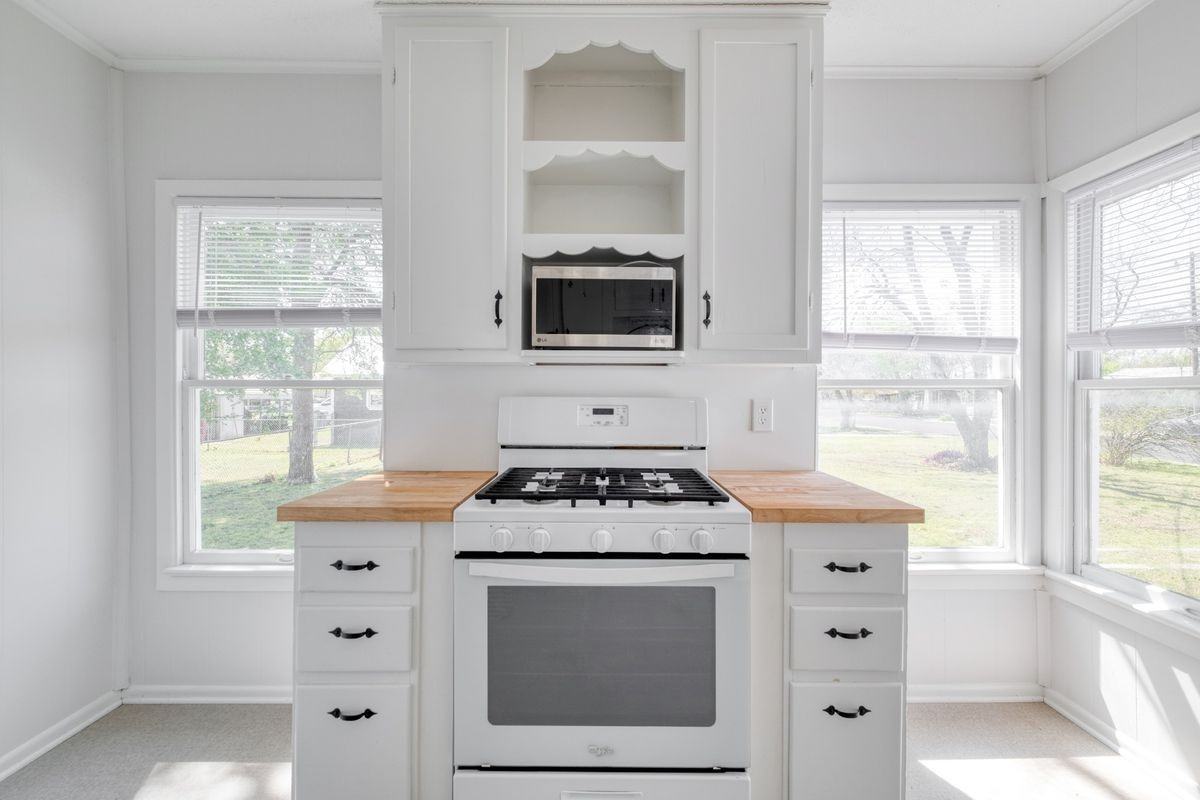 710 N Avenue H - Photo 7 of 25