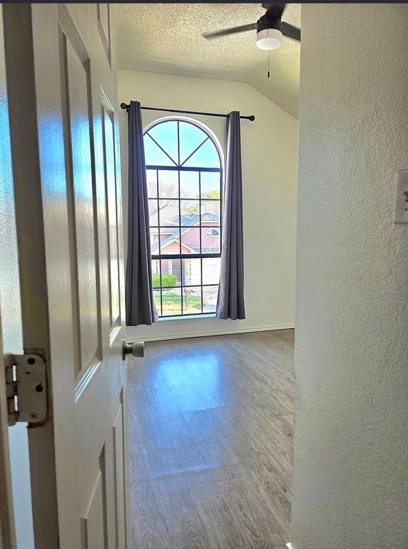 1708 Lakestone Ct - Photo 4 of 10