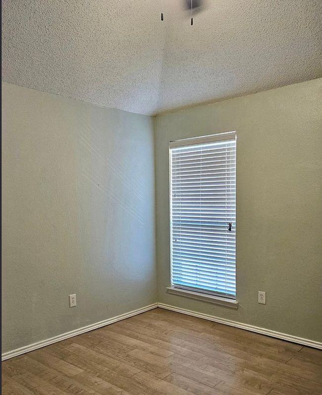 1708 Lakestone Ct - Photo 5 of 10