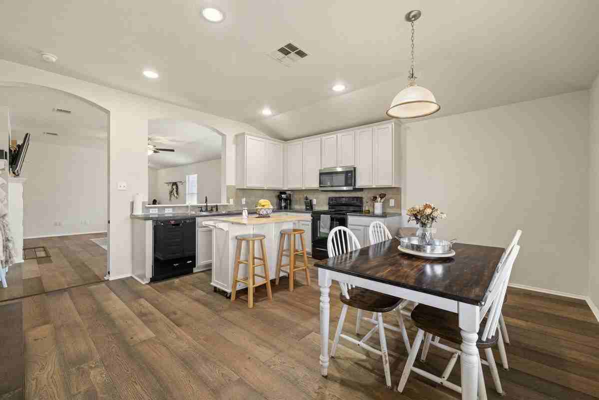 718 Sugar Brook Dr - Photo 2 of 4