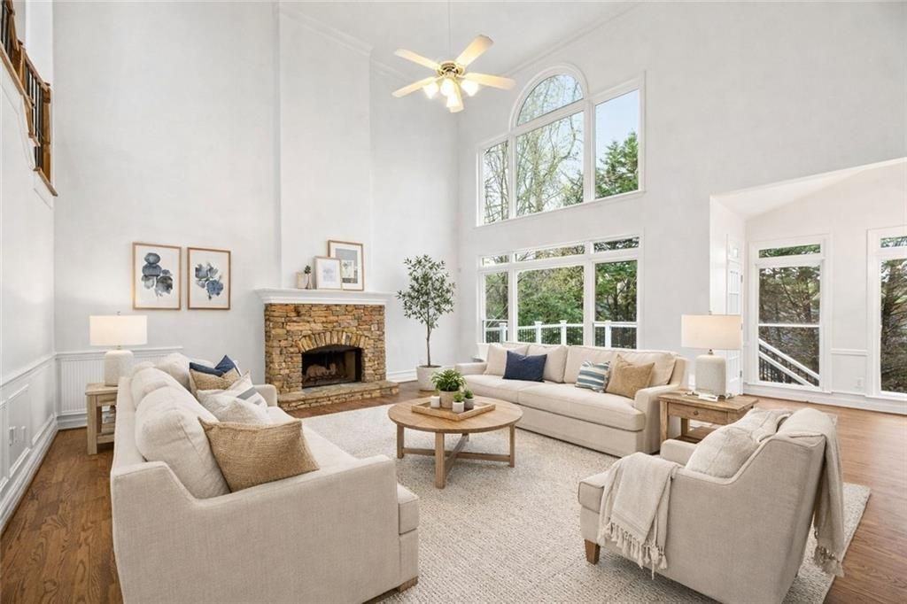 1158 Queensgate Dr Se - Photo 2 of 36