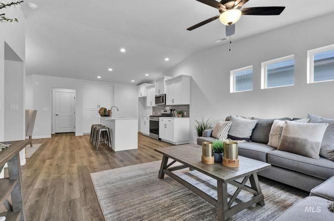 1482 W Woodpine St - Photo 3 of 8