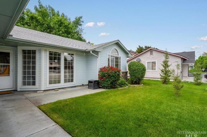 233 S Duke Ave - Photo 2 of 15