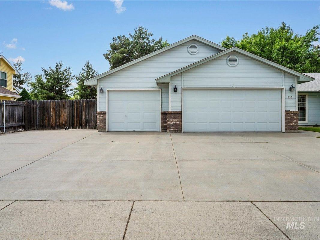 233 S Duke Ave - Photo 3 of 15