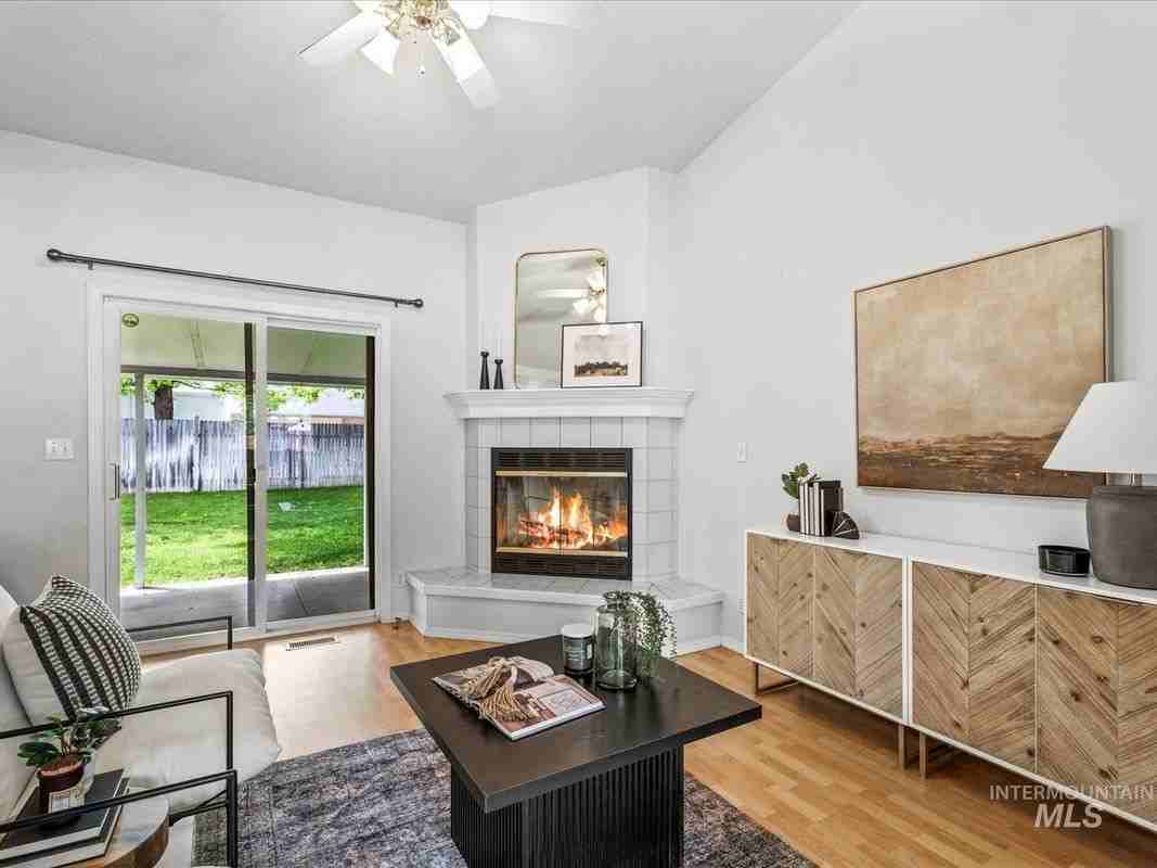 233 S Duke Ave - Photo 4 of 15