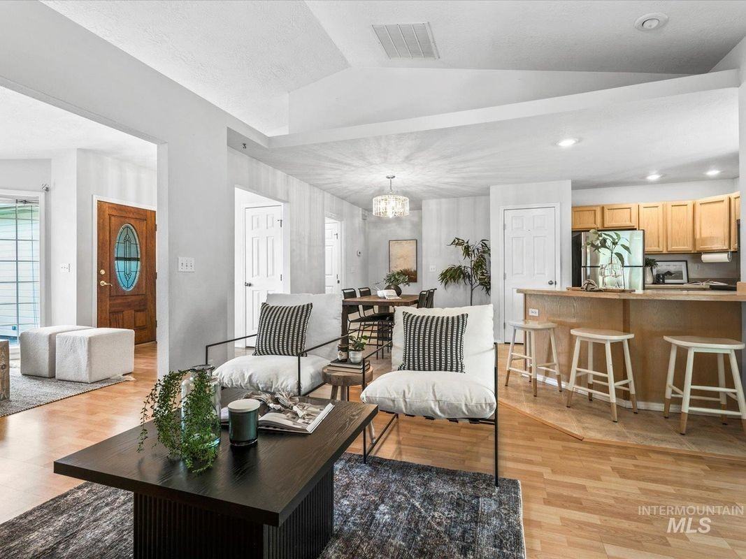 233 S Duke Ave - Photo 6 of 15