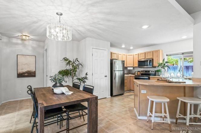 233 S Duke Ave - Photo 7 of 15