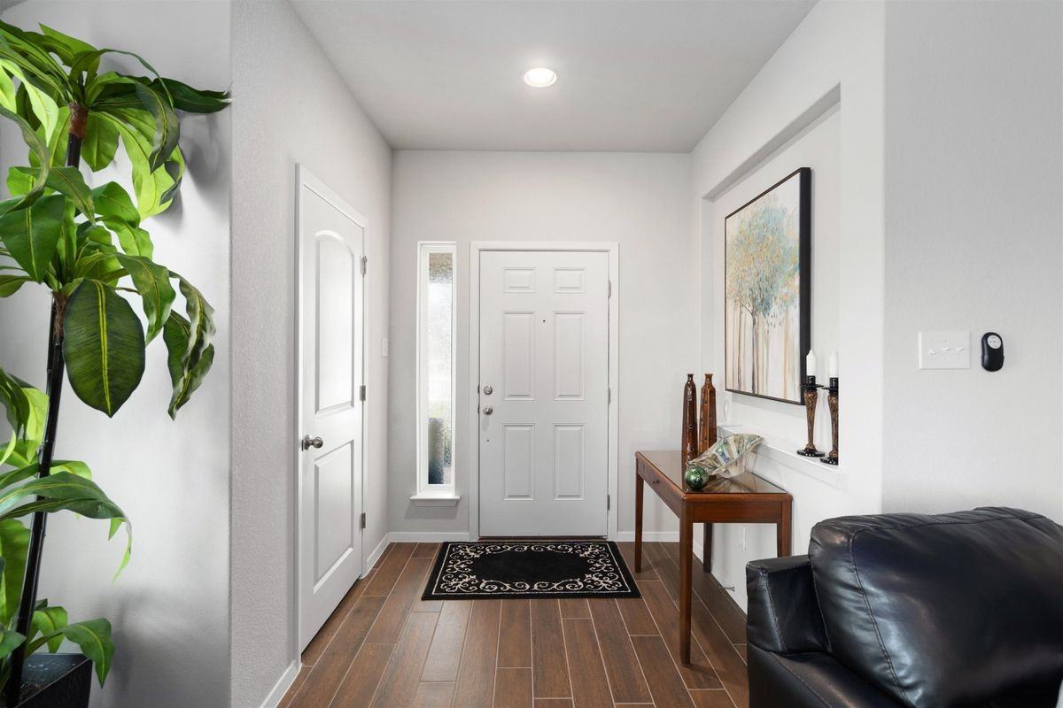 208 Blue Agate Ct - Photo 4 of 36