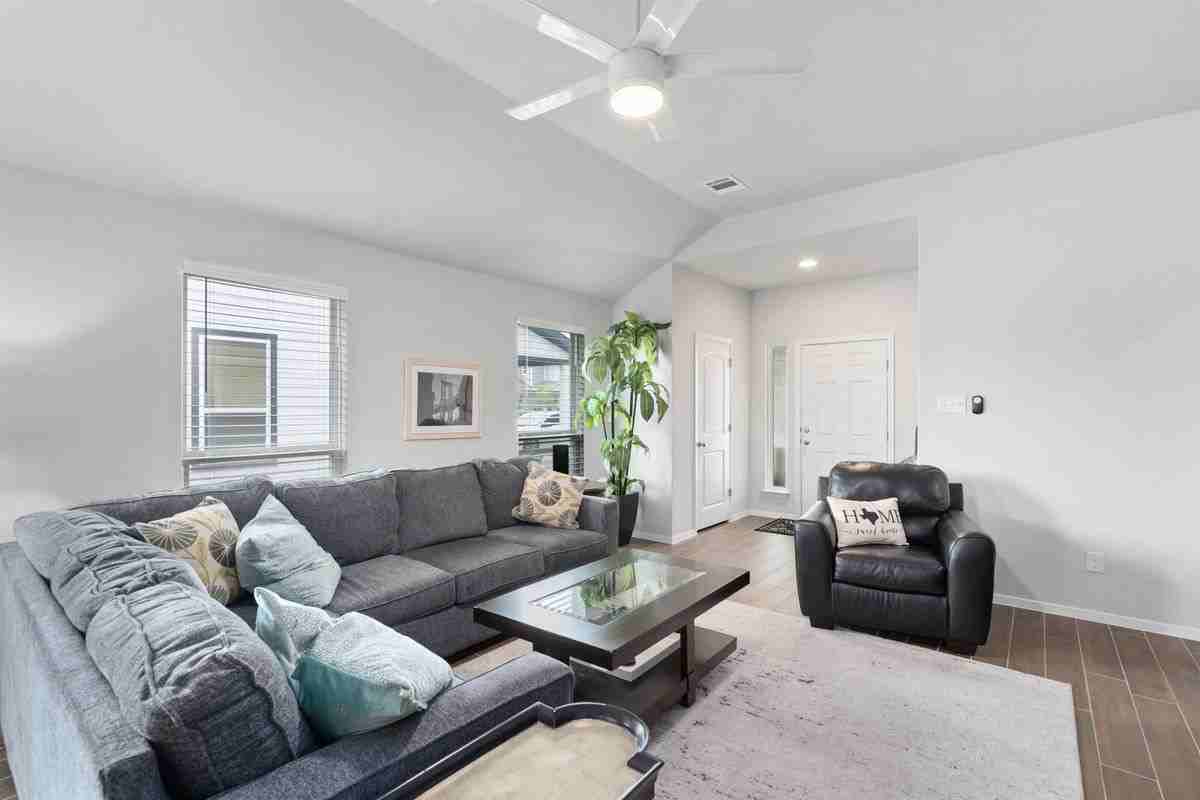 208 Blue Agate Ct - Photo 7 of 36