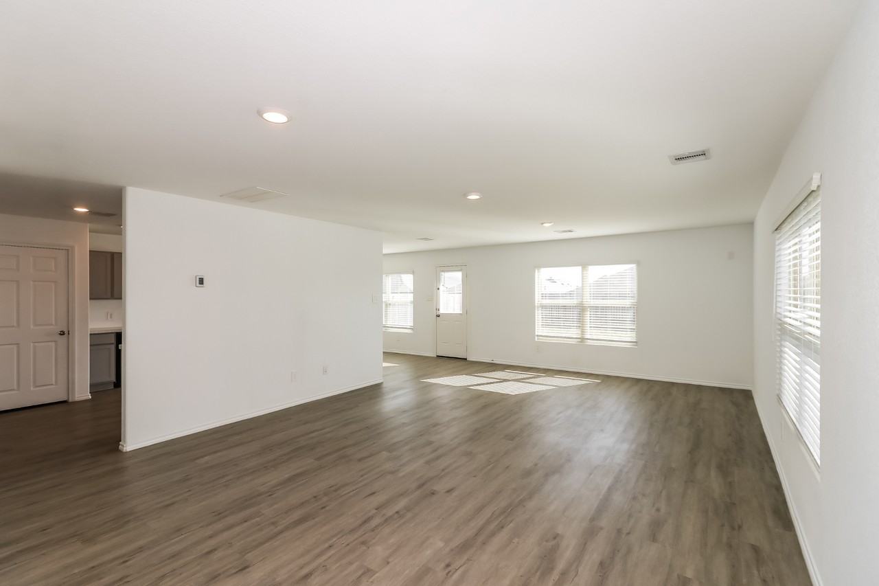 310 310 Pickwick Gardens Ln - Photo 3 of 16