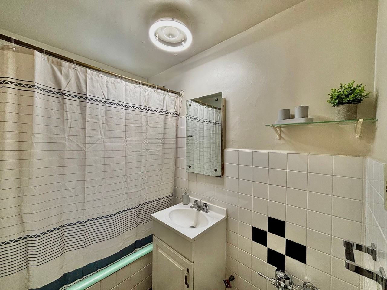 Canterbury Court Apartments - Photo 7 of 50