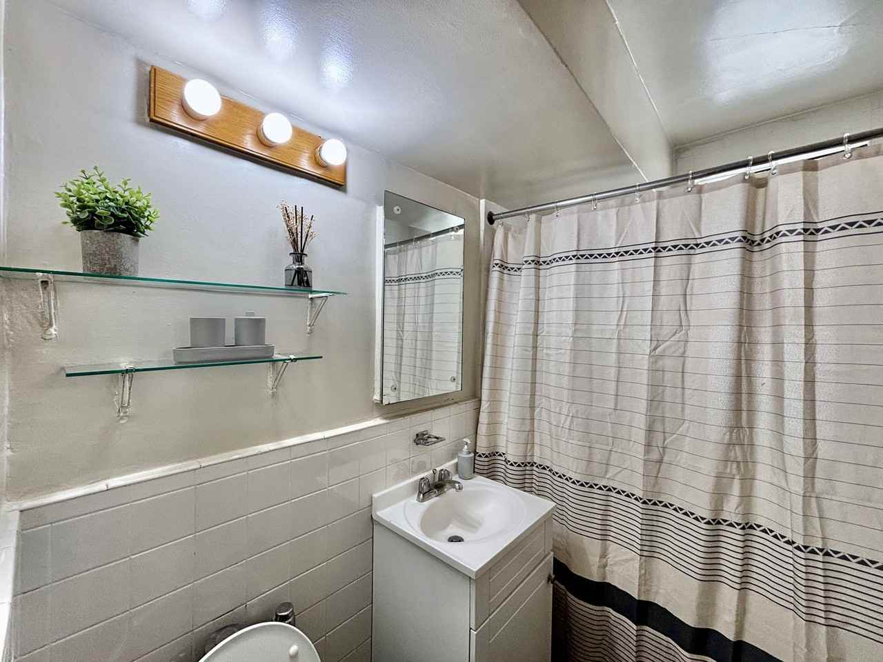 Canterbury Court Apartments - Photo 4 of 50