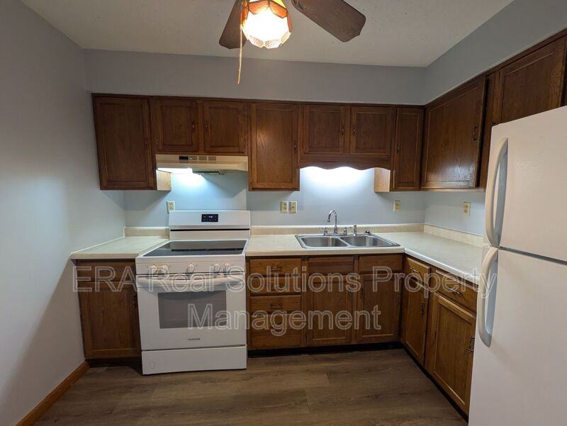 603 6th St Apt 1b - Photo 4 of 7