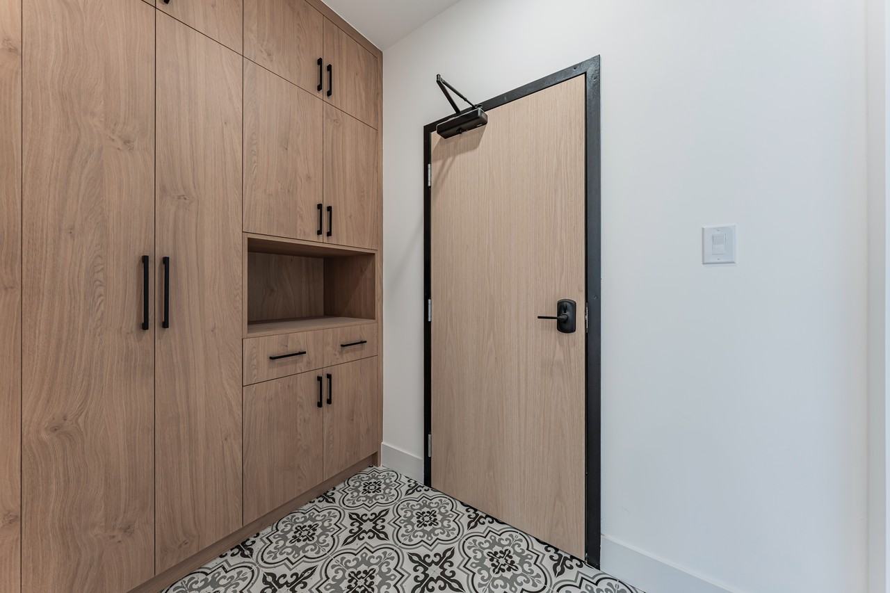 712 Eglinton Avenue East - Photo 4 of 37