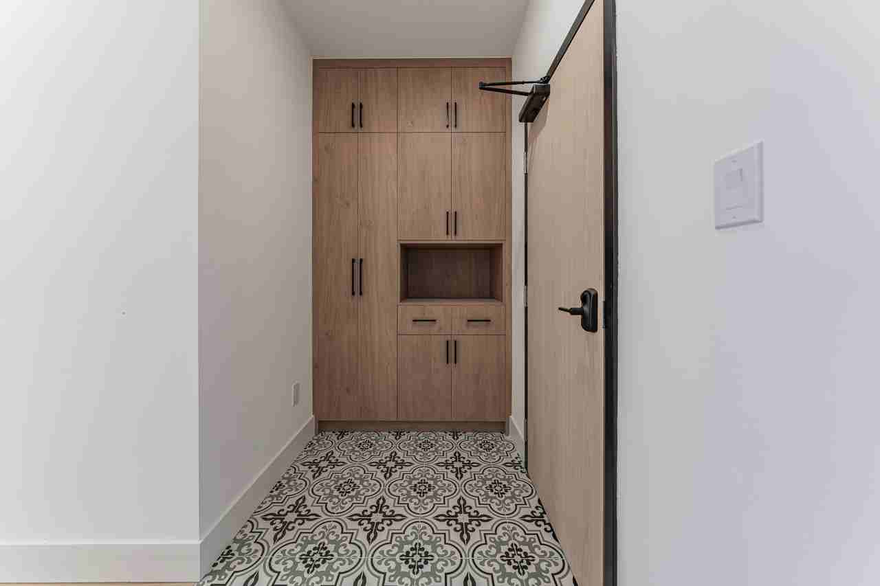 712 Eglinton Avenue East - Photo 5 of 37