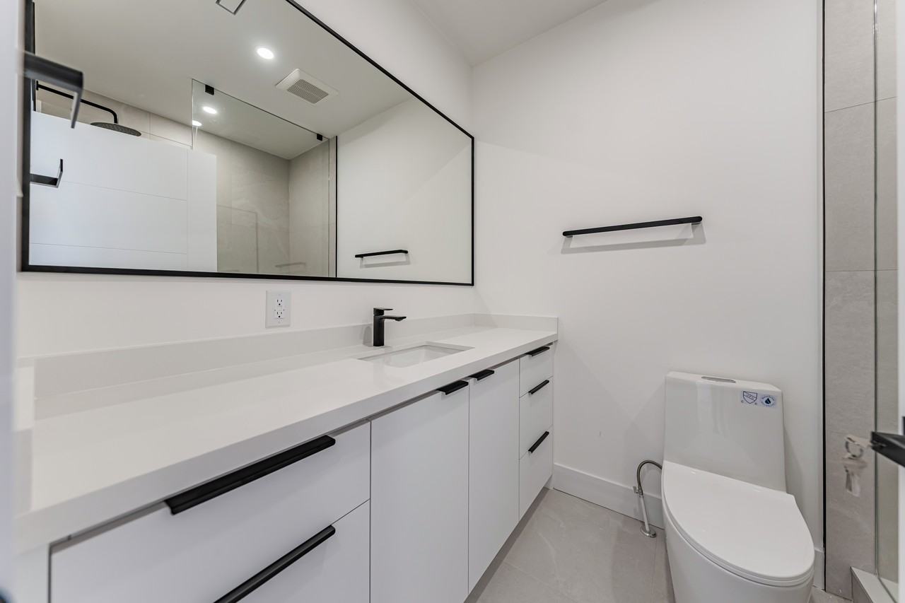 712 Eglinton Avenue East - Photo 7 of 37