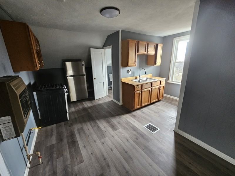 7040 Roy Ave - Photo 3 of 10