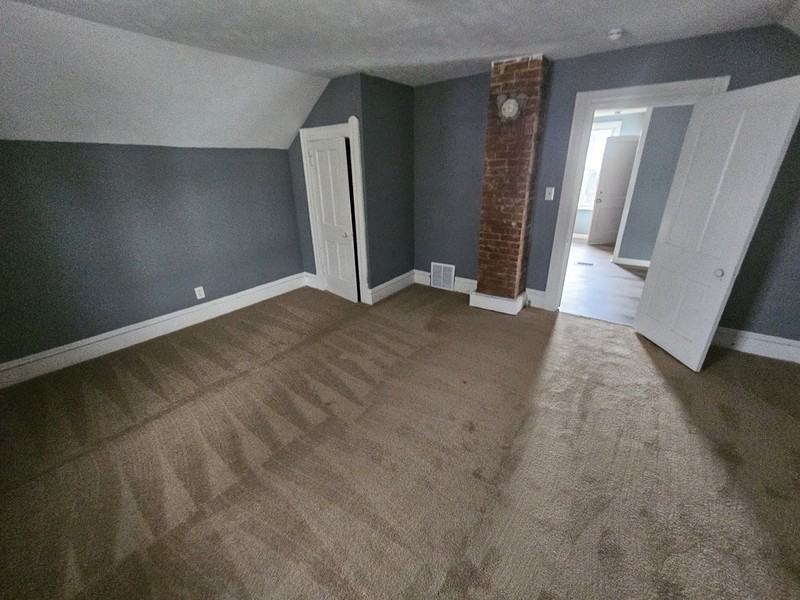 7040 Roy Ave - Photo 5 of 10