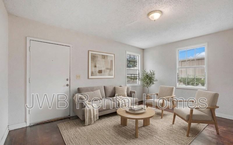 330 W 26th St - Photo 7 of 18