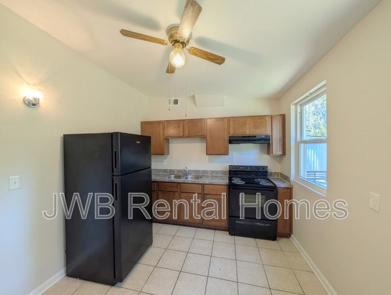 9064 11th Ave - Photo 4 of 16