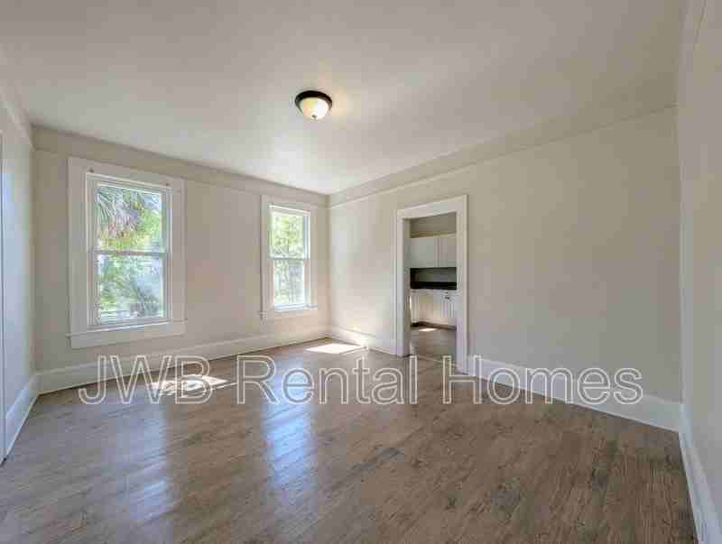 6618 Avalon St - Photo 5 of 15