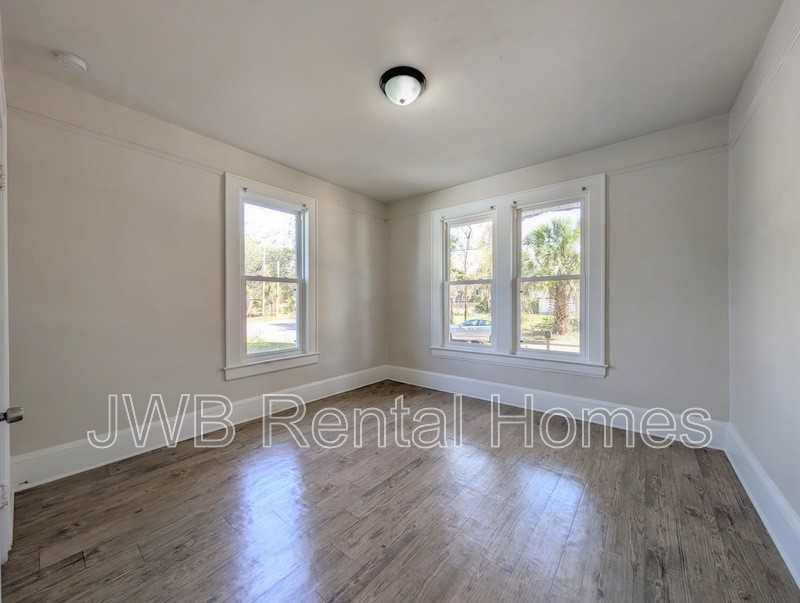 6618 Avalon St - Photo 7 of 15