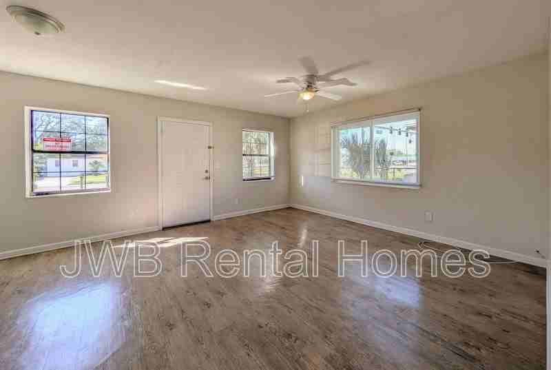 249 W 44th St - Photo 5 of 16