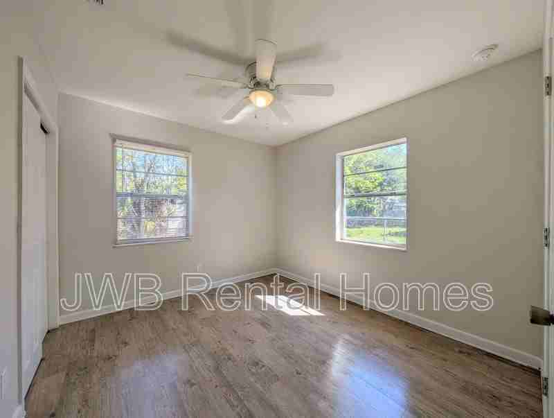 249 W 44th St - Photo 6 of 16