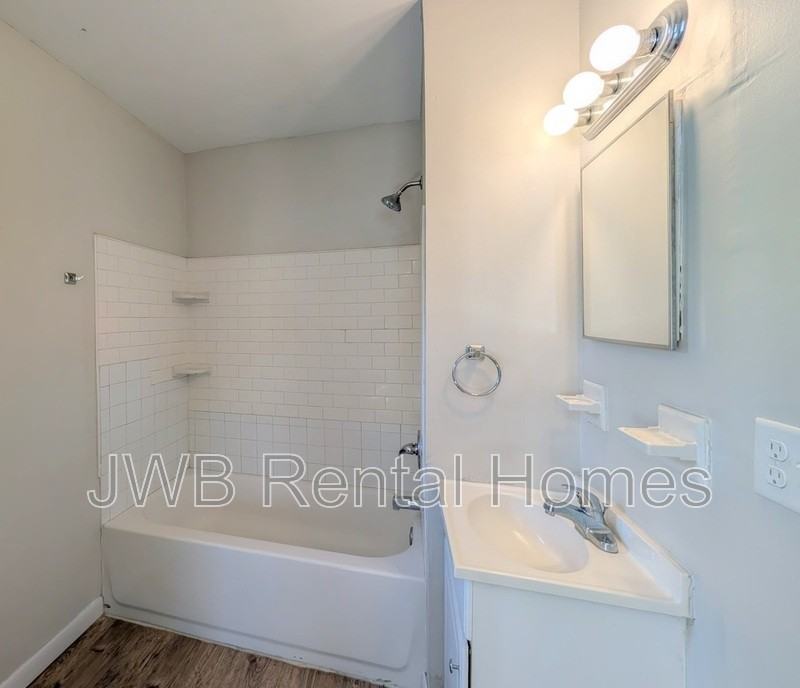 249 W 44th St - Photo 7 of 16