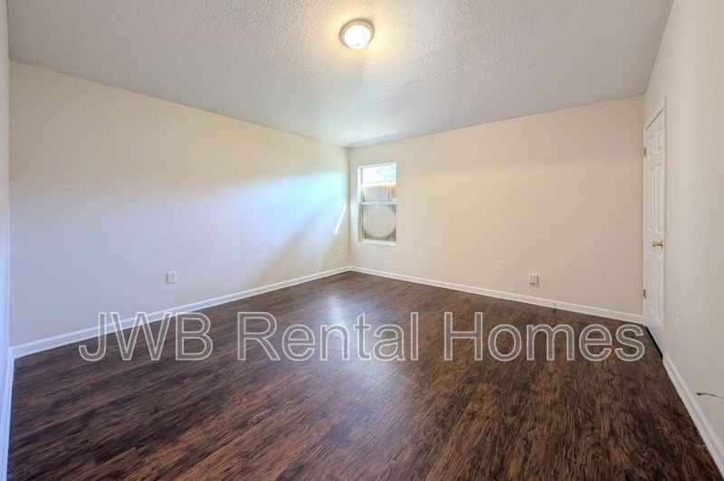 8526 Kona Ave - Photo 7 of 19