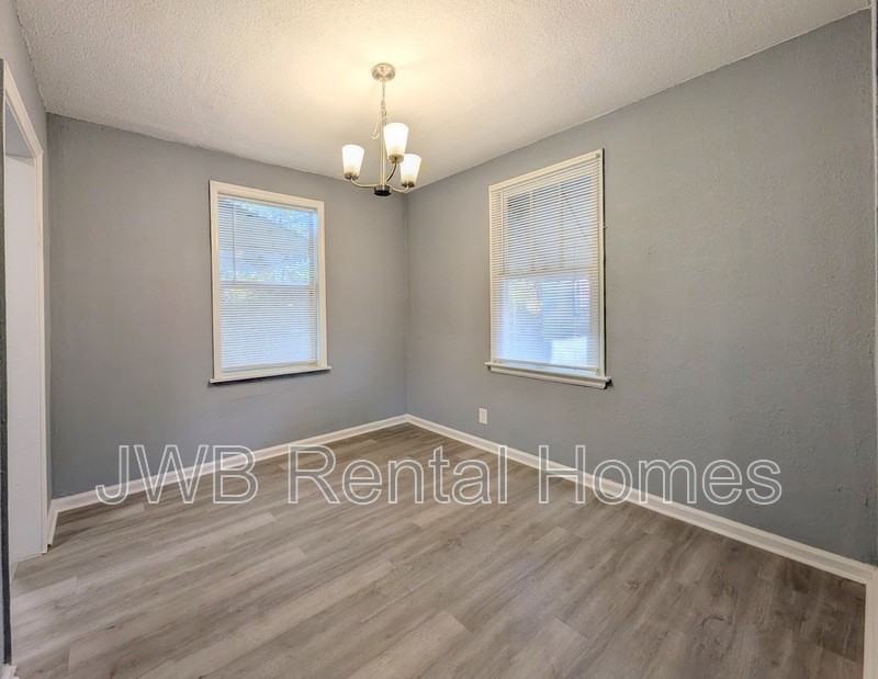 1530 W 10th St - Photo 6 of 17