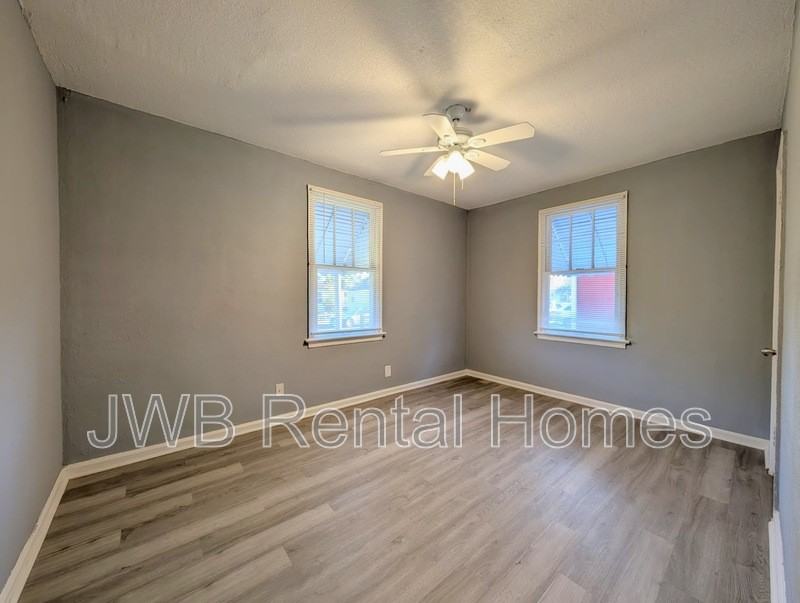 1530 W 10th St - Photo 7 of 17