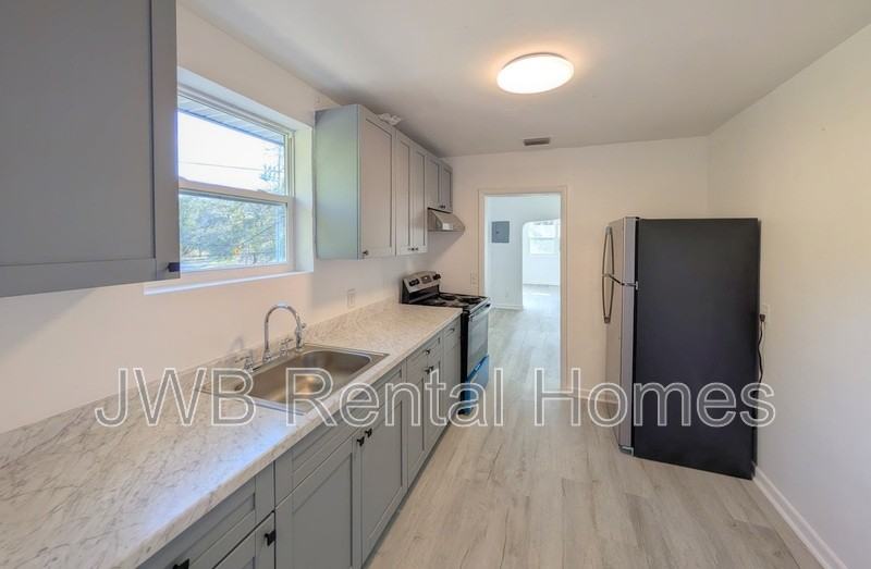 3322 N Davis St - Photo 4 of 15