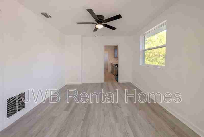 3322 N Davis St - Photo 5 of 15