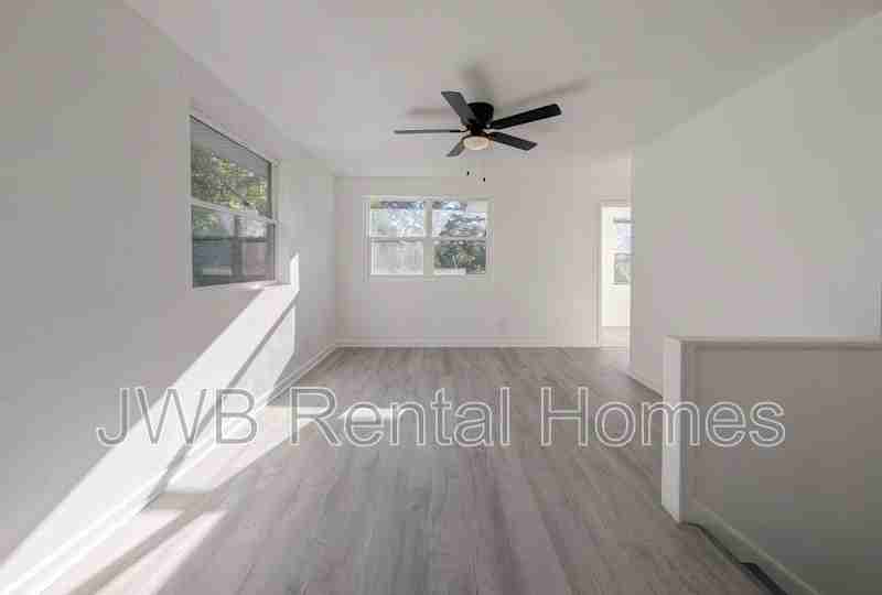 3322 N Davis St - Photo 6 of 15