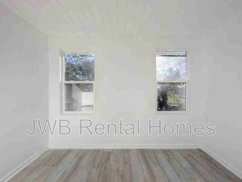 3322 N Davis St - Photo 7 of 15