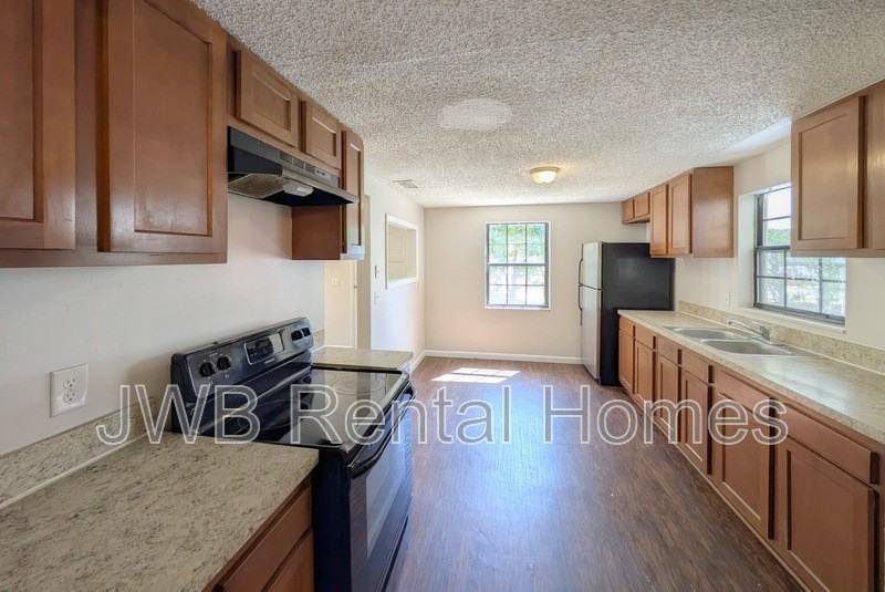 6977 Hafford Ln - Photo 4 of 17