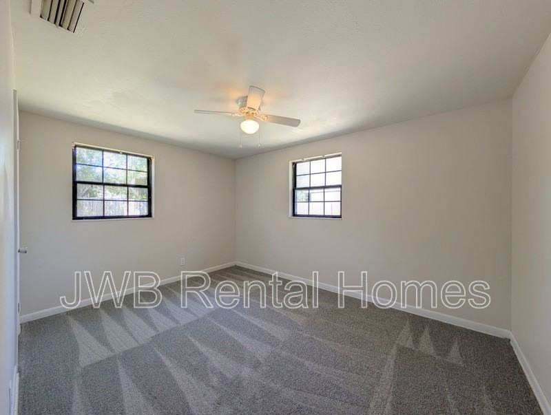 6977 Hafford Ln - Photo 7 of 17