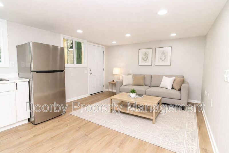 1714 Portland St #C - Photo 3 of 14