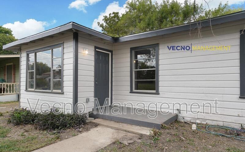 435 W Bedford Ave #1